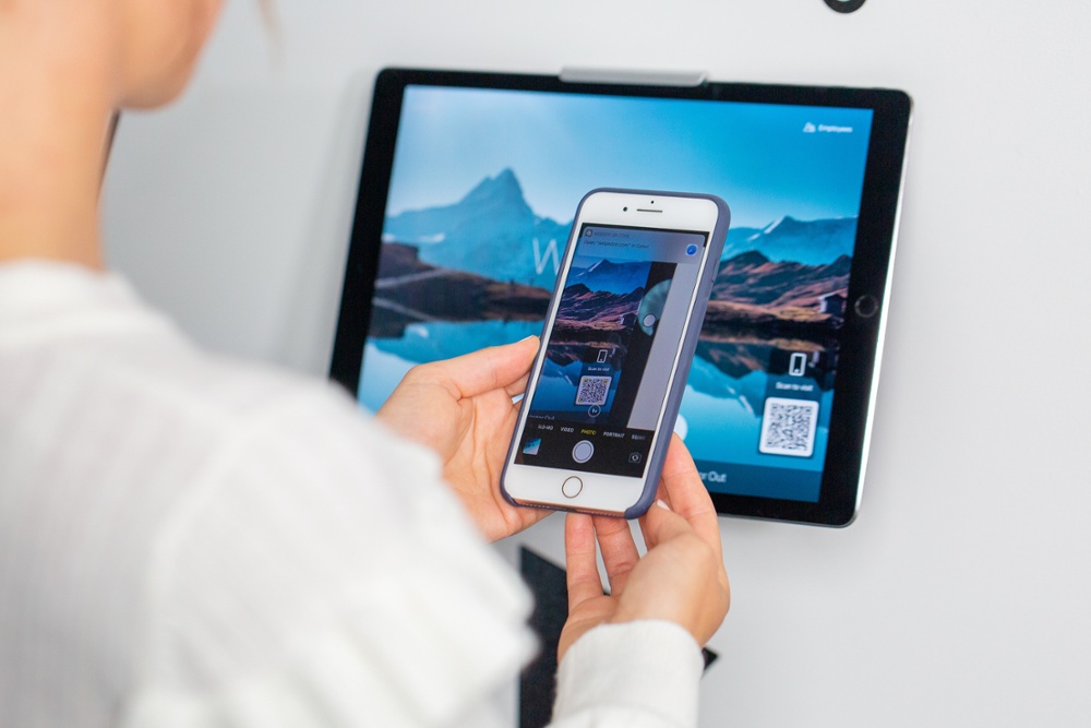5 Key Benefits of a Visitor Management System: 1. Modernize your reception